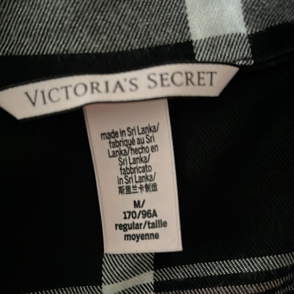 NWOT Victoria Secret Long Sleeve. Excellent Condition Color - Picture 10 of 10